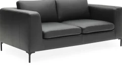 Abraham 2½ sits Soffa