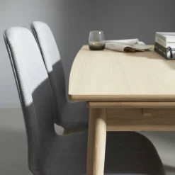 Curve Matbord 122 x 82 x 75 cm