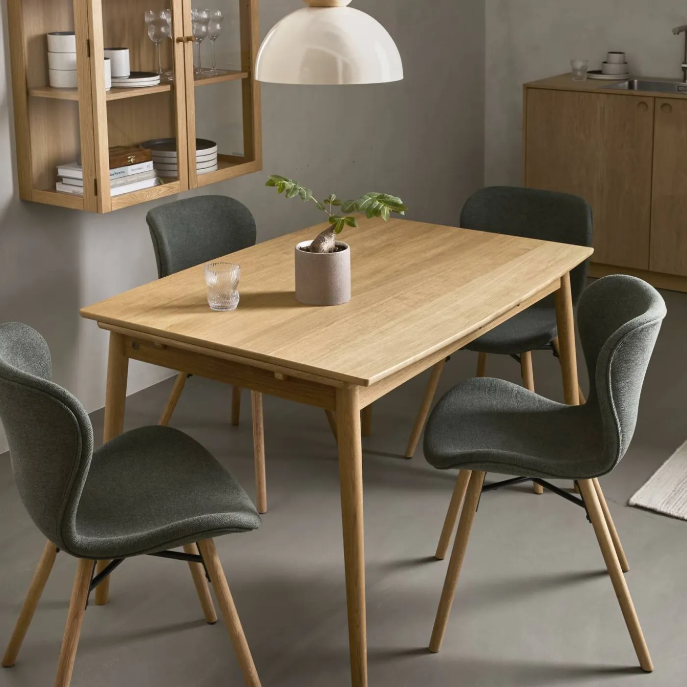 Curve Matbord 122 x 82 x 75 cm