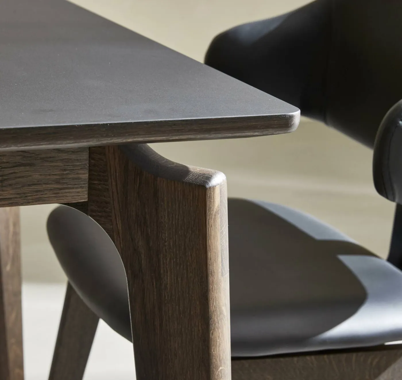 Edge Matbord 220 x 95 x 74 cm