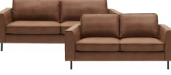 Scott 2 sits Soffa